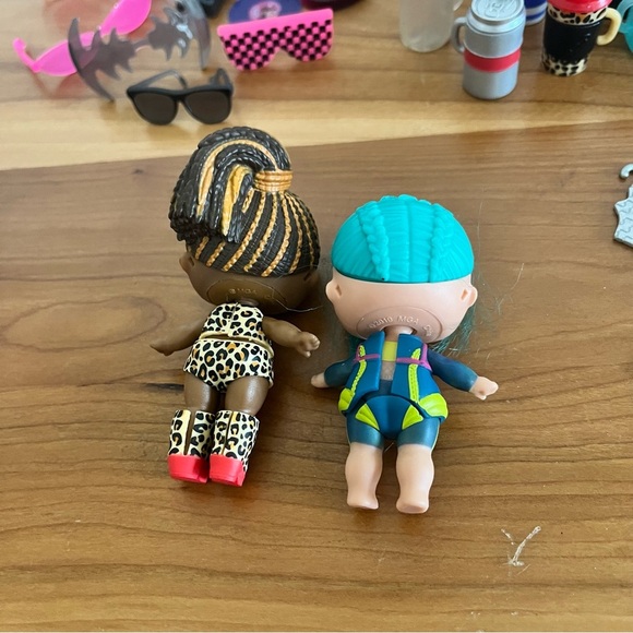 Lot Of 2 LOL Surprise Dolls And Multiple Mixed Accessories - Picture 7 of 7